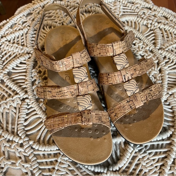 Vionic Amber Adjustable Sandal with Arch Support in Gold Cork - Picture 2 of 10